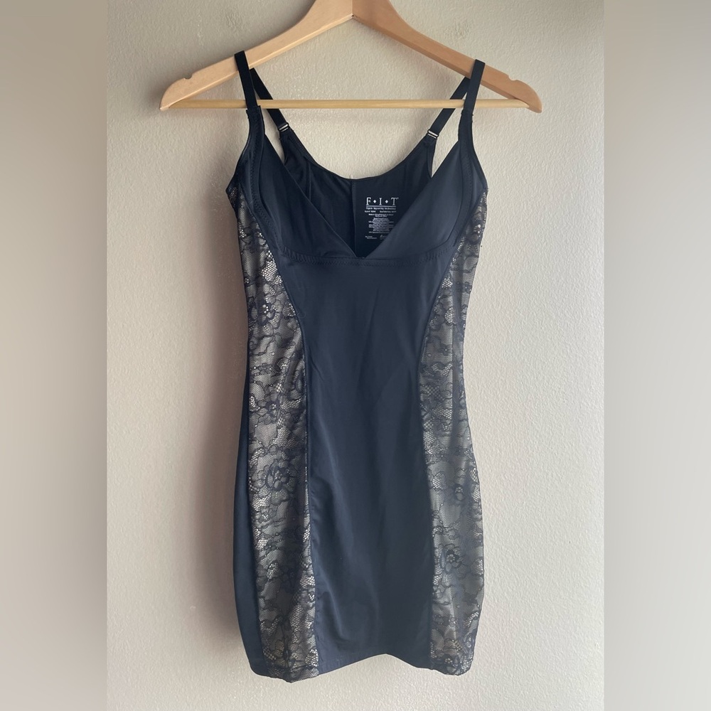 F.I.T Women Black Shapewear Size Medium